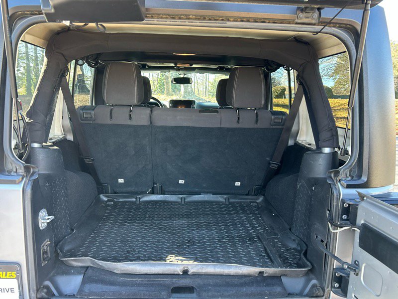 Used 2016 Jeep Wrangler Unlimited Sahara w/ Connectivity Group image 17