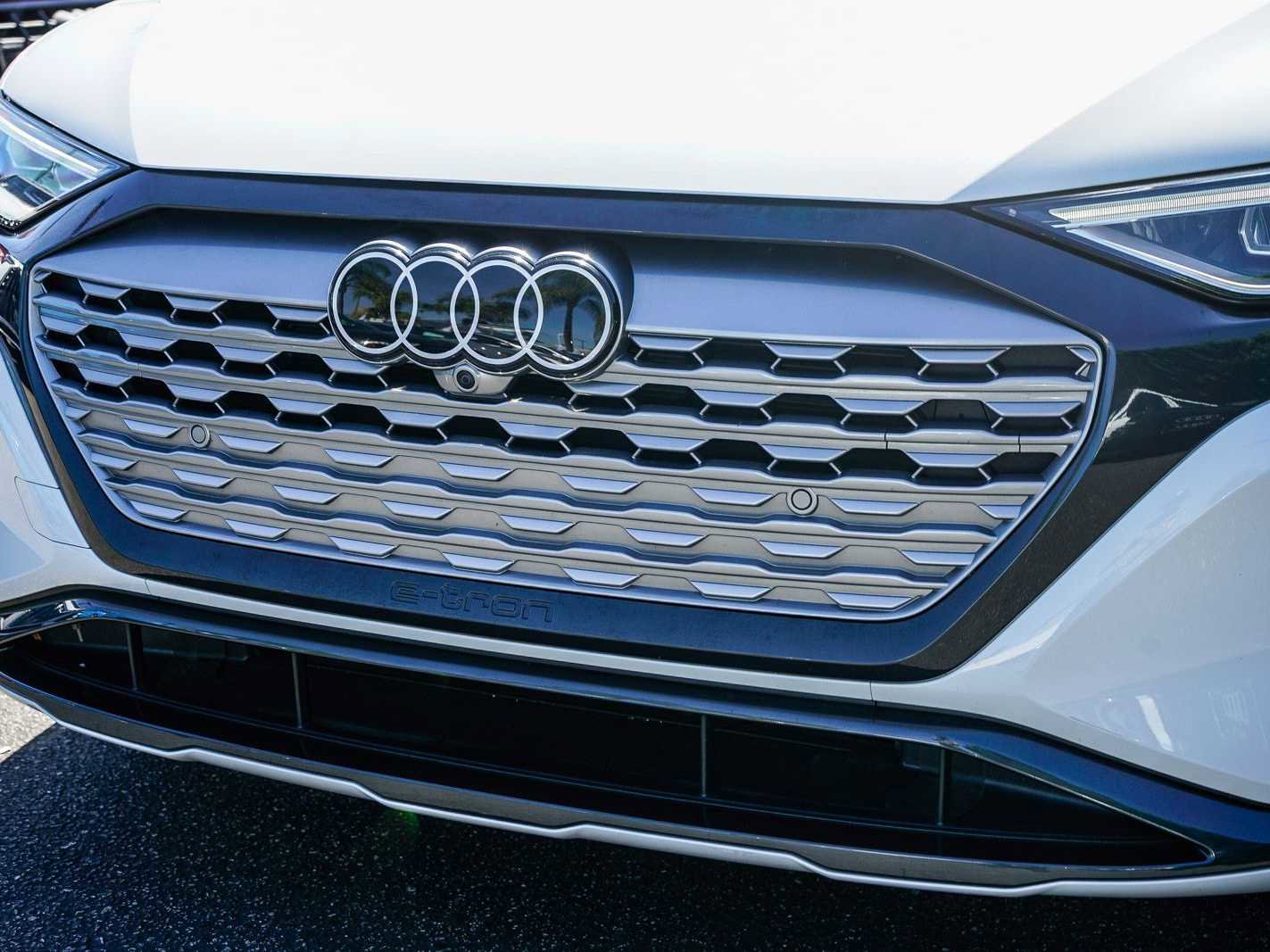 Used 2024 Audi Q8 e-tron Premium Plus w/ Premium Plus Package image 8