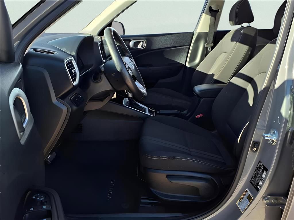 Used 2023 Hyundai Venue SEL image 12