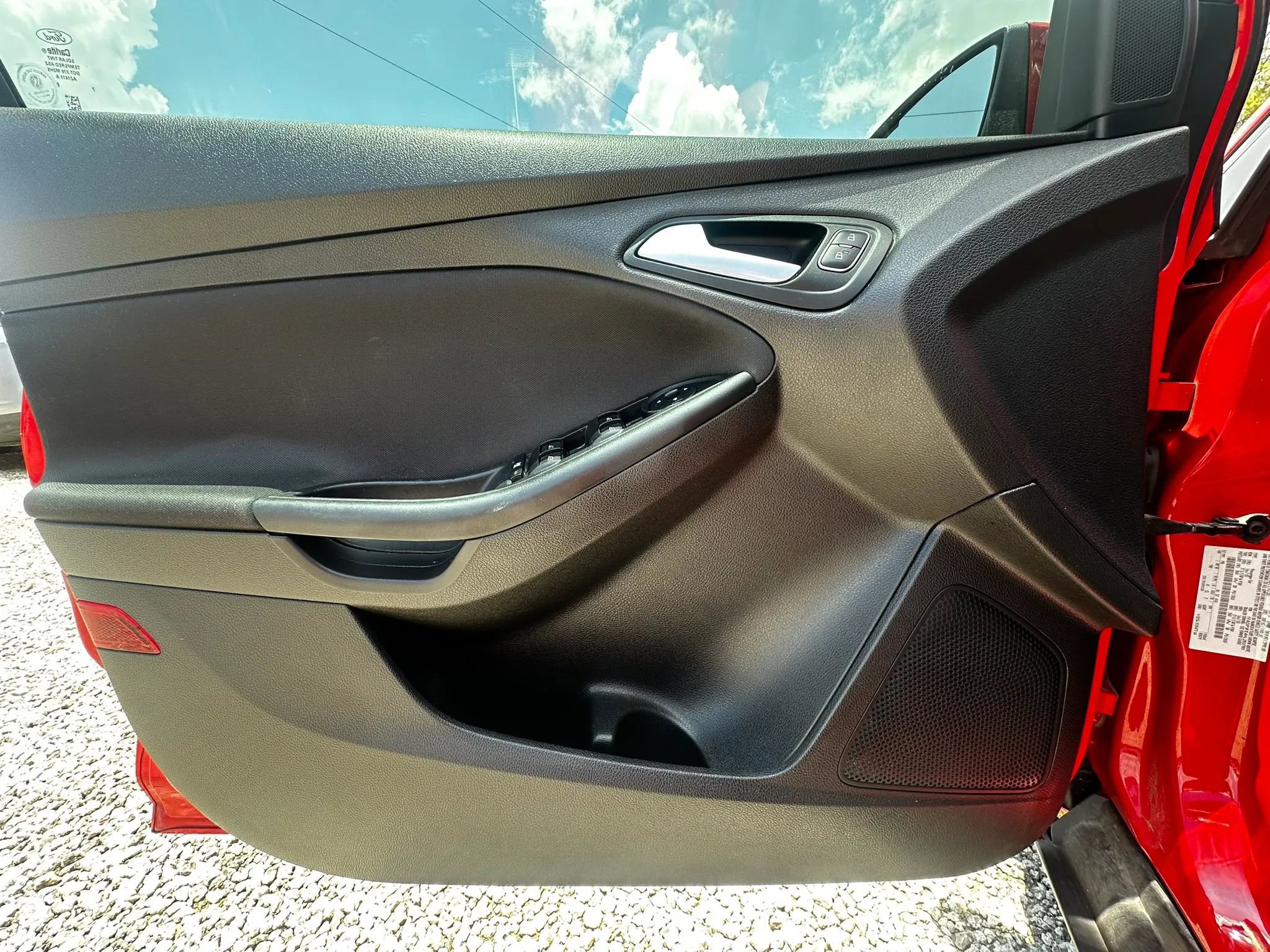Used 2017 Ford Focus SE FWD image 18