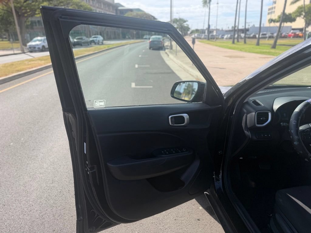 Used 2020 Hyundai Venue SE FWD image 14