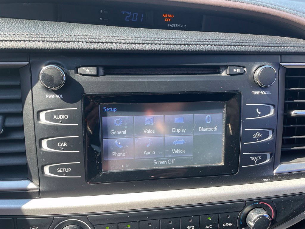 Used 2016 Toyota Highlander LE FWD image 18