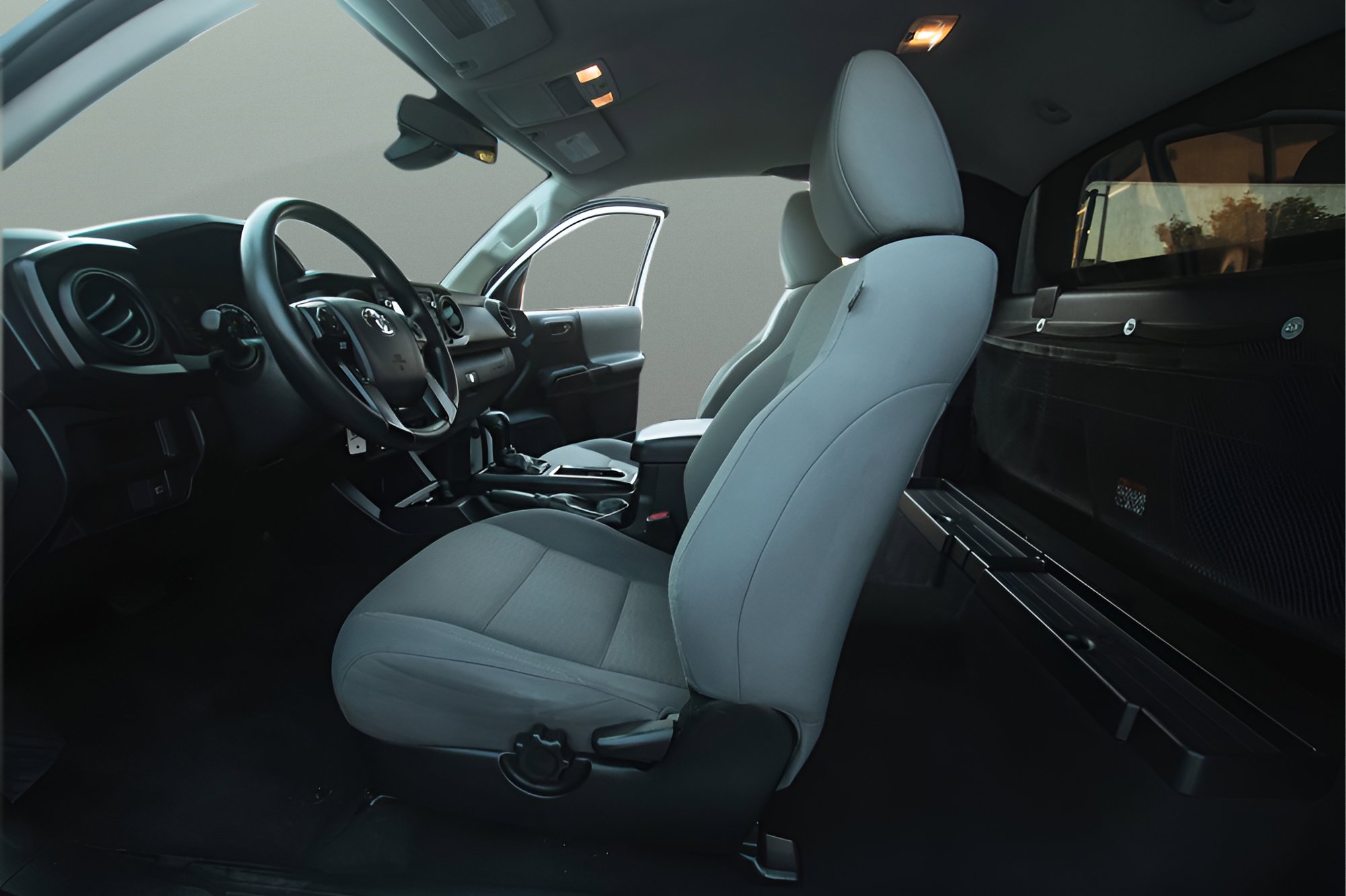 Used 2019 Toyota Tacoma SR image 9