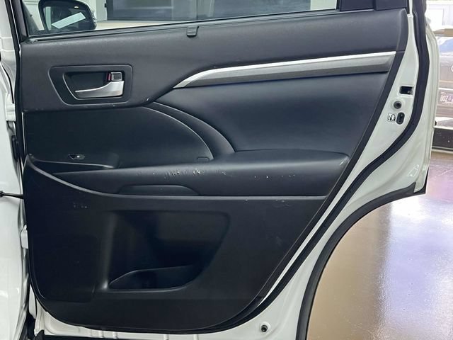 Used 2019 Toyota Highlander SE AWD/4WD image 26