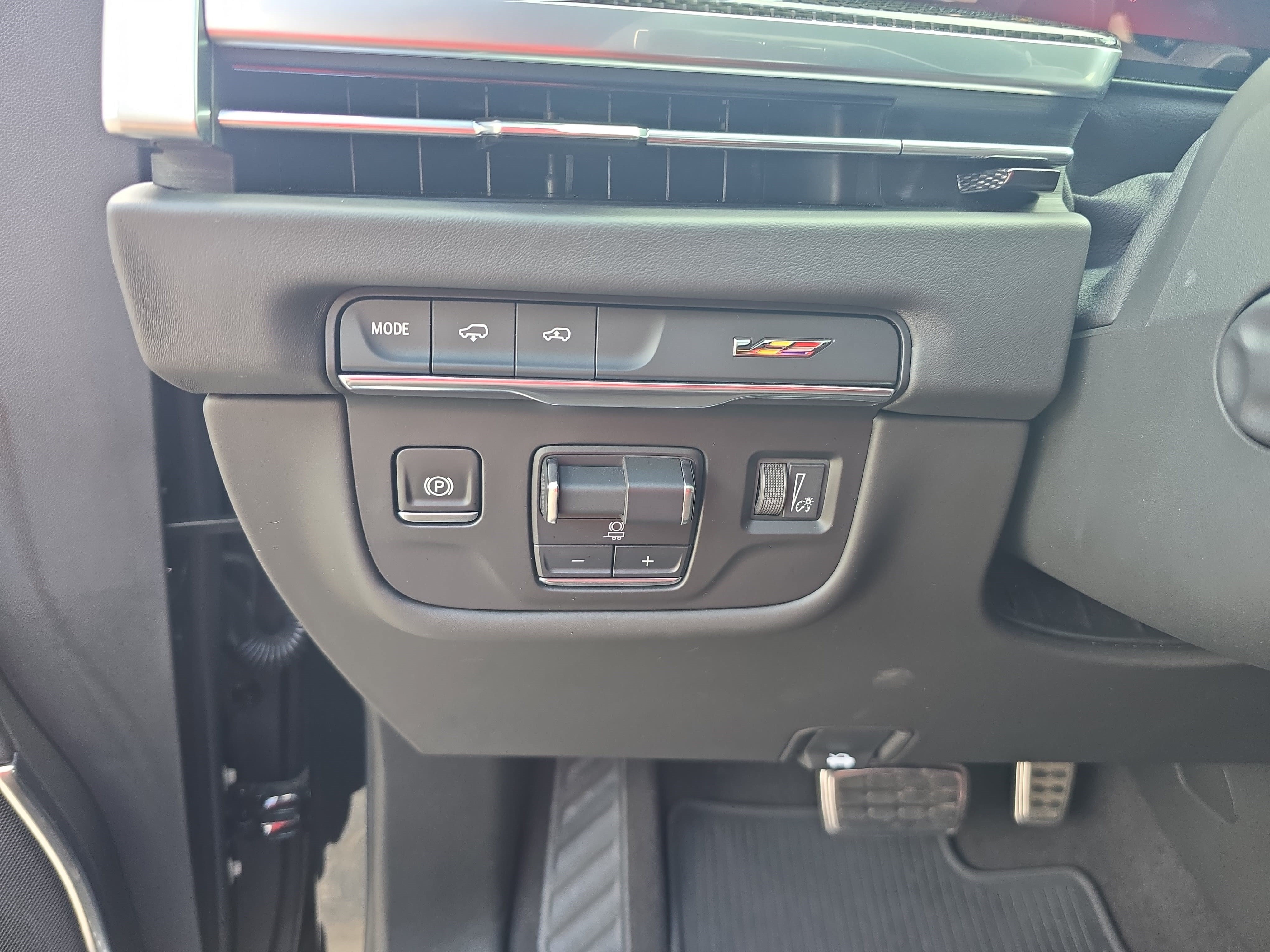 Certified 2025 Cadillac Escalade V AWD/4WD image 27
