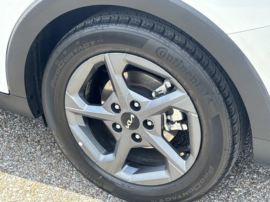 Used 2025 Kia K4 LXS image 5
