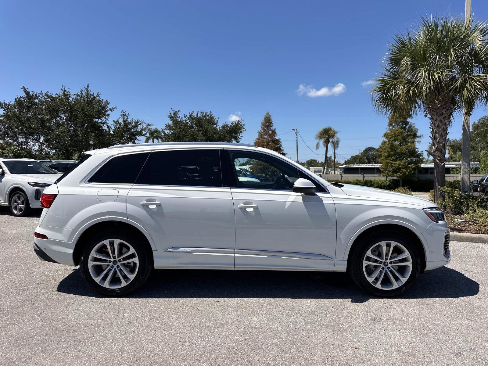 Certified 2025 Audi Q7 3.0T Premium w/ Convenience Package image 3