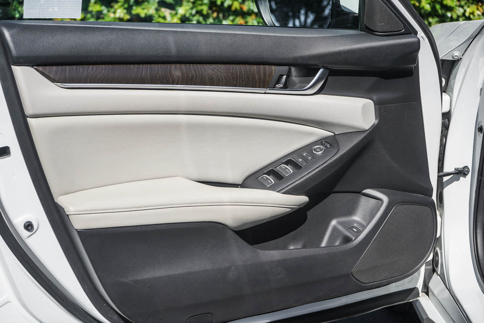 Used 2018 Honda Accord EX image 21