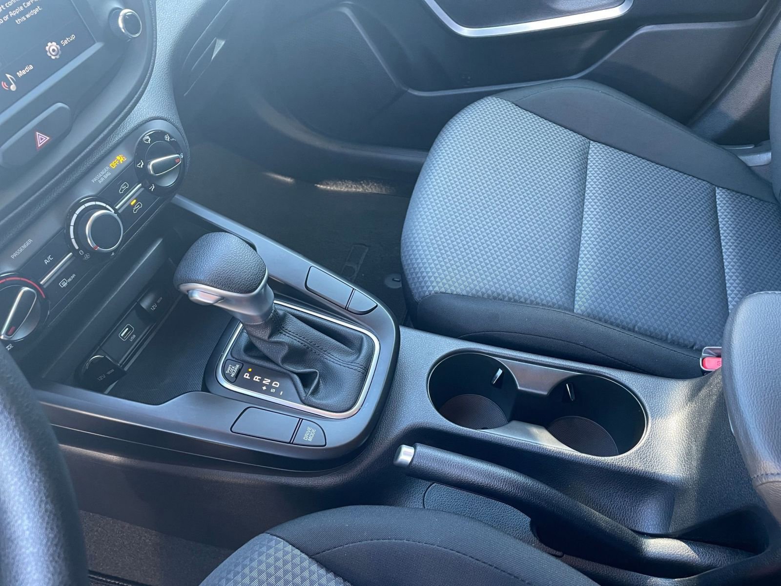 Used 2025 Kia Soul LX w/ LX Technology Package FWD image 39
