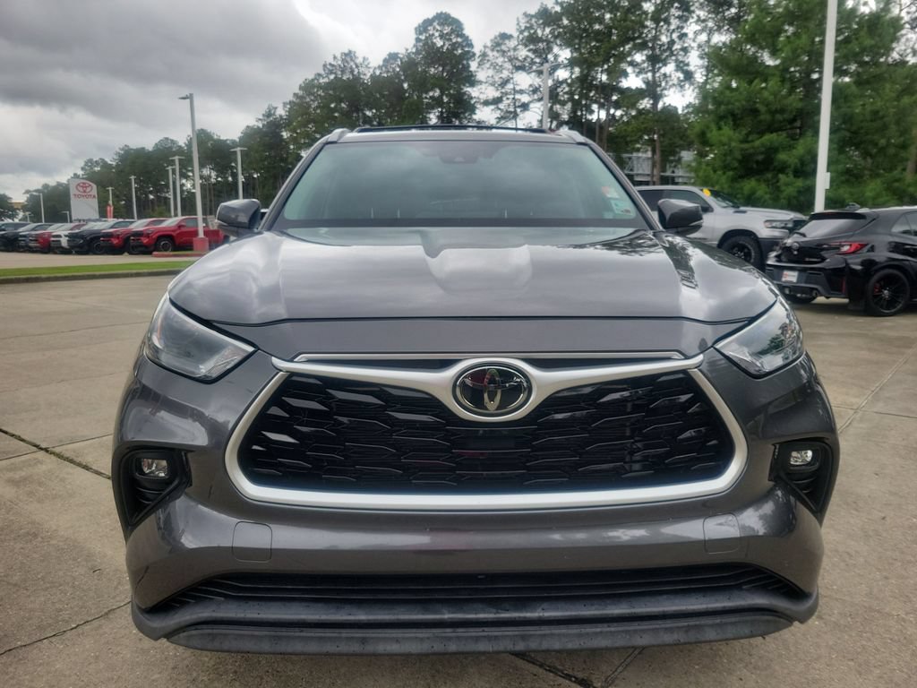 Certified 2024 Toyota Highlander XLE FWD image 4