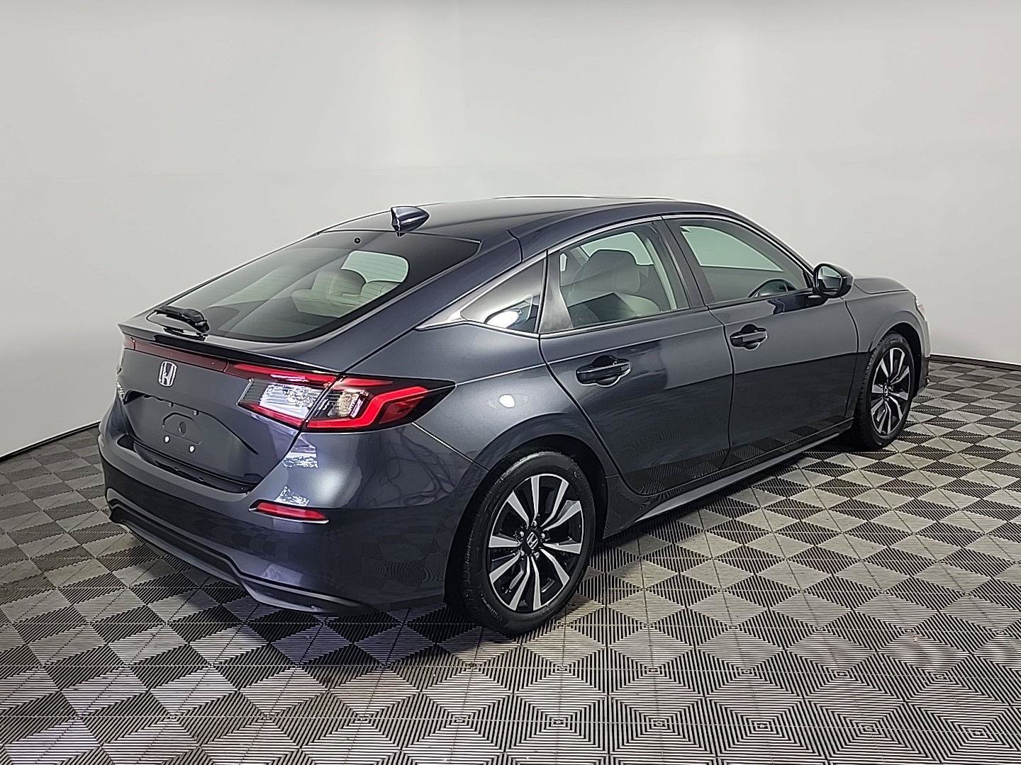 Certified 2023 Honda Civic EX-L image 4