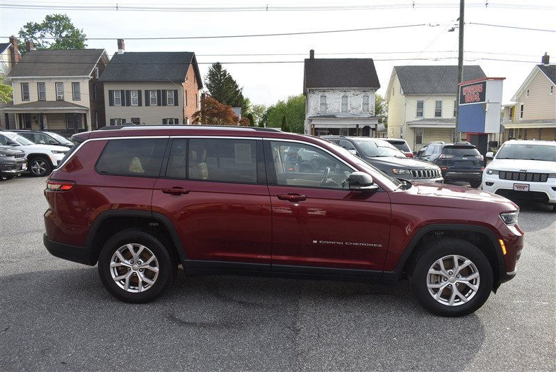 Used 2022 Jeep Grand Cherokee L Limited AWD/4WD image 9