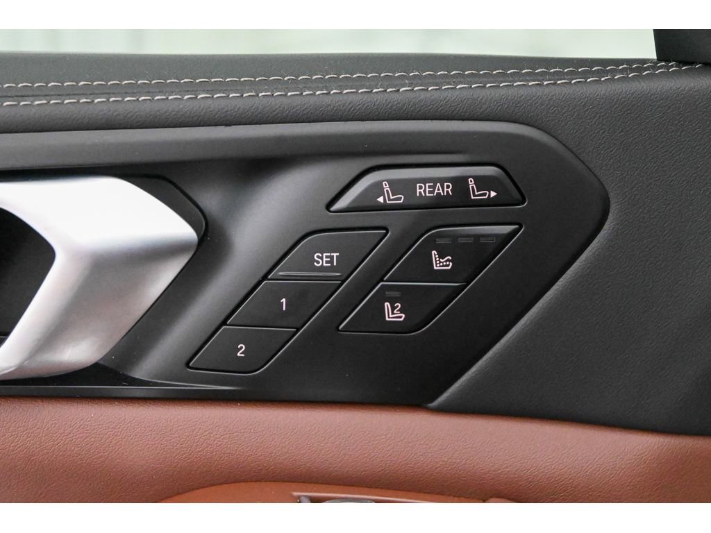 Used 2025 BMW X7 xDrive40i w/ Executive Package image 38