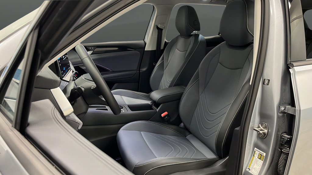 Used 2025 Volkswagen Tiguan SE w/ Panoramic Sunroof Package AWD/4WD image 9