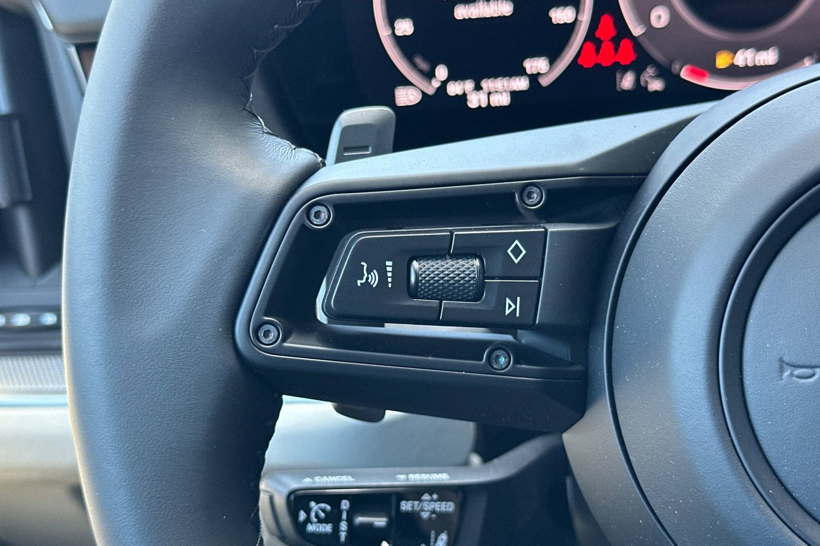 New 2025 Porsche Cayenne Coupe image 31