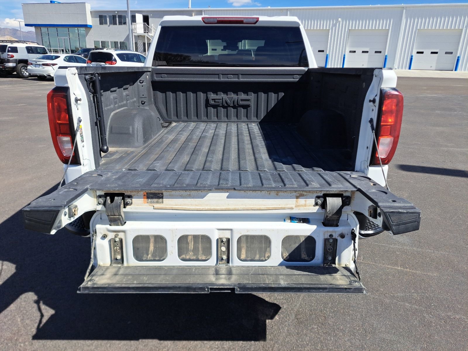 Used 2023 GMC Sierra 1500 SLE image 9