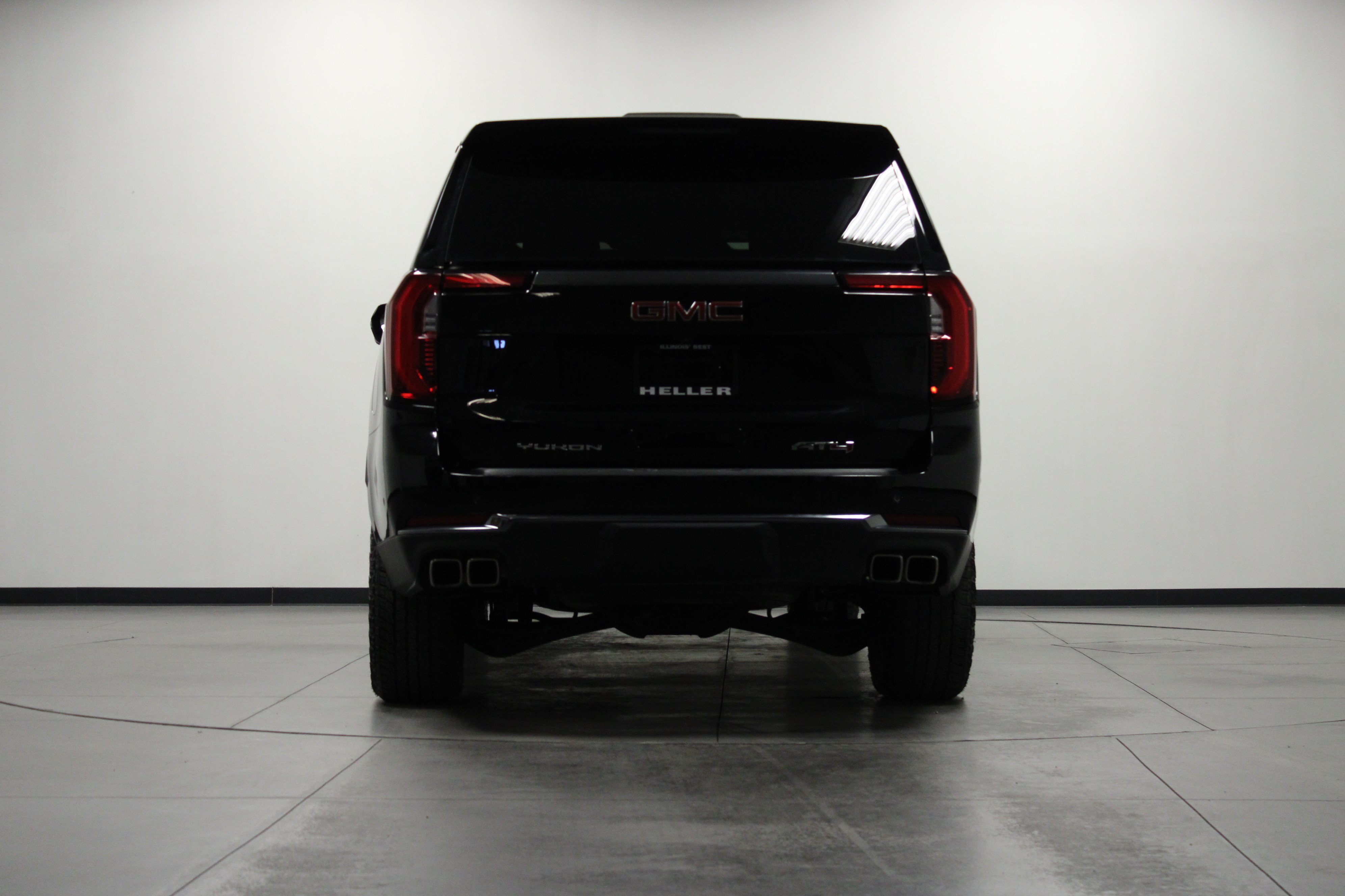 Used 2025 GMC Yukon XL AT4 AWD/4WD image 5