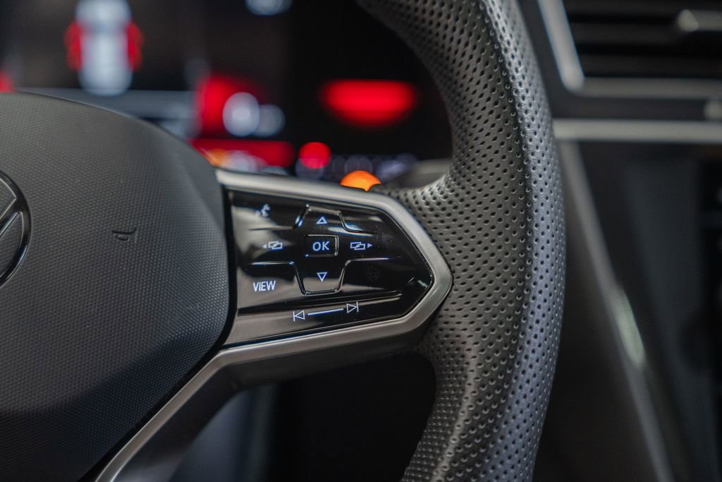 Used 2024 Volkswagen Tiguan SE R-Line image 28