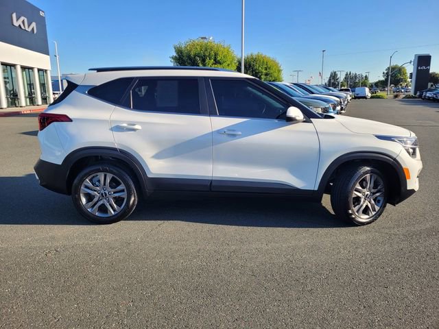 Used 2023 Kia Seltos S w/ Navigation Package FWD image 3