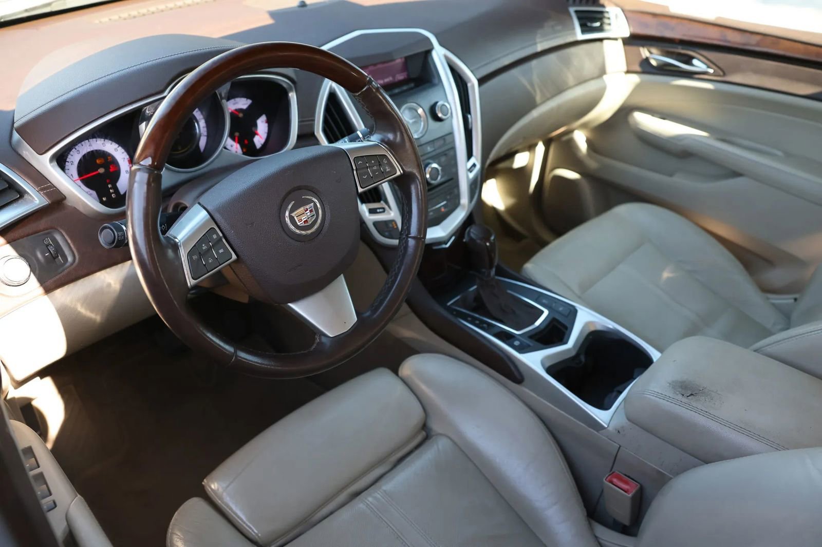 Used 2010 Cadillac SRX Luxury image 12