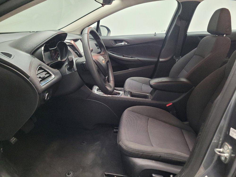 Used 2018 Chevrolet Cruze LT w/ Convenience Package FWD image 17