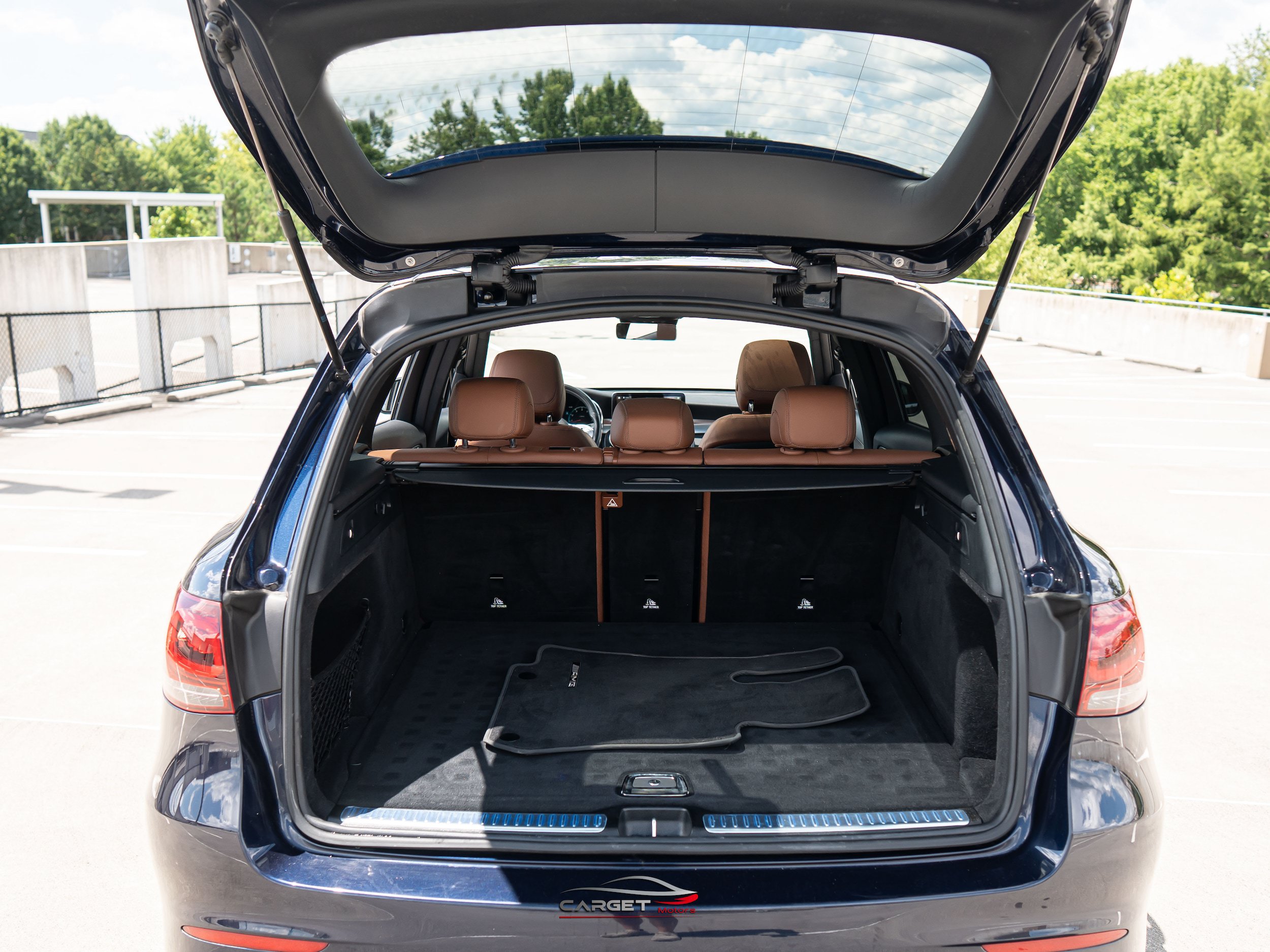 Used 2021 Mercedes-Benz GLC 300 4MATIC w/ AMG Line image 45