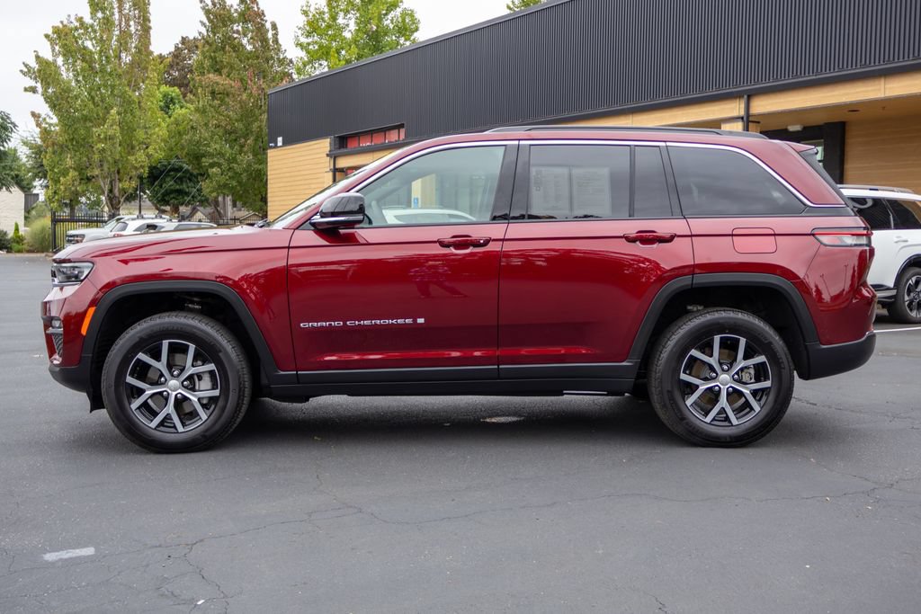 Used 2025 Jeep Grand Cherokee Limited AWD/4WD image 10