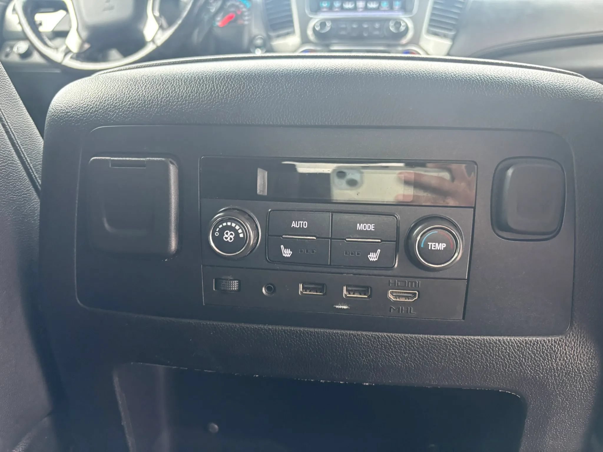 Used 2018 Chevrolet Tahoe Premier AWD/4WD image 17