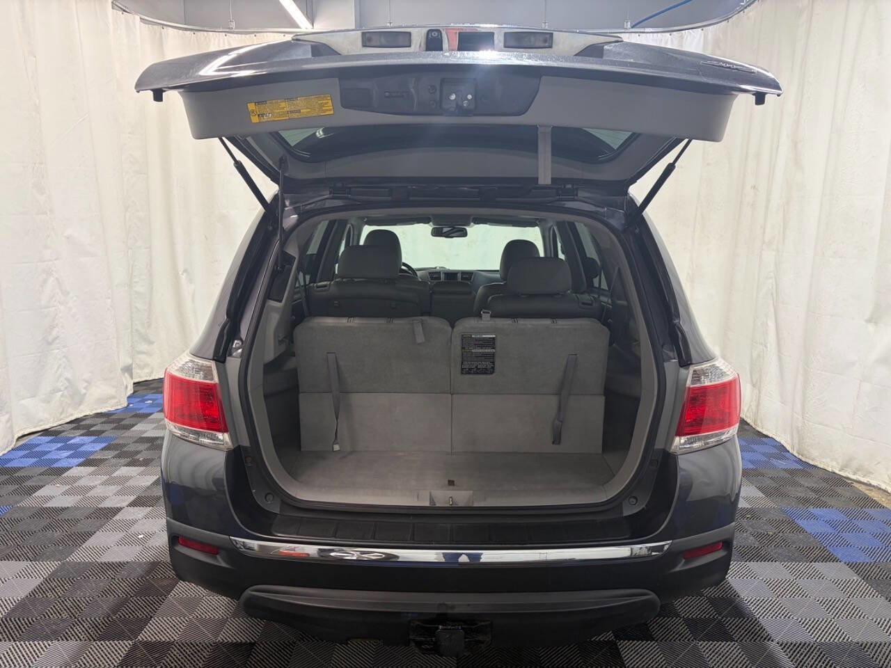 Used 2012 Toyota Highlander Limited w/ Tow Pkg image 12
