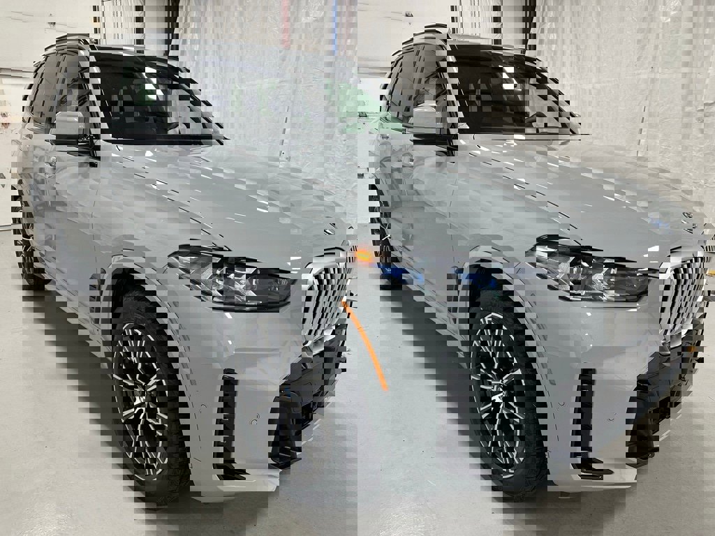 Used 2026 BMW X5 xDrive50e image 1