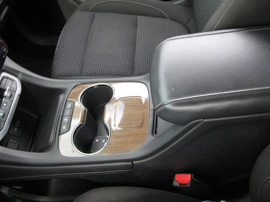Used 2020 GMC Acadia SLE FWD image 22