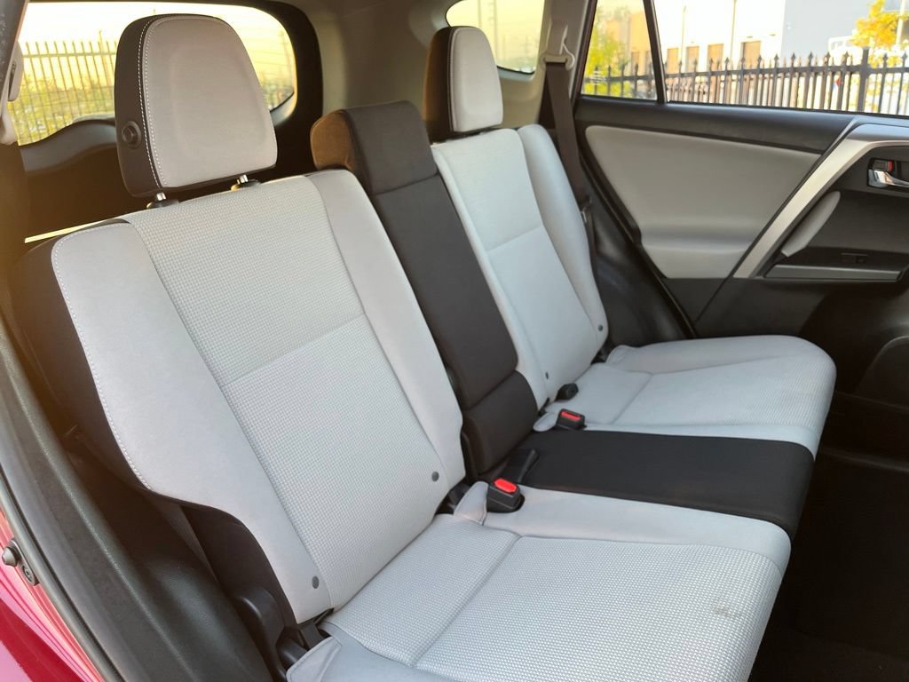 Used 2018 Toyota RAV4 XLE w/ Plus Extra Value Package FWD image 27