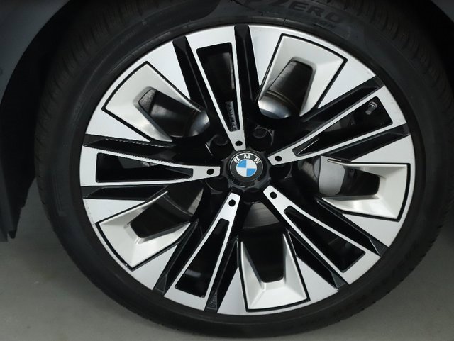 Certified 2025 BMW 530i xDrive w/ Premium Package image 37