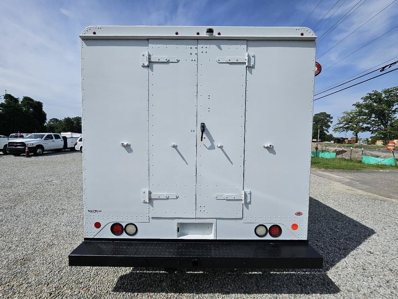 Used 2018 Ford E-350 and Econoline 350 Super Duty w/ A/C Prep Package RWD image 4