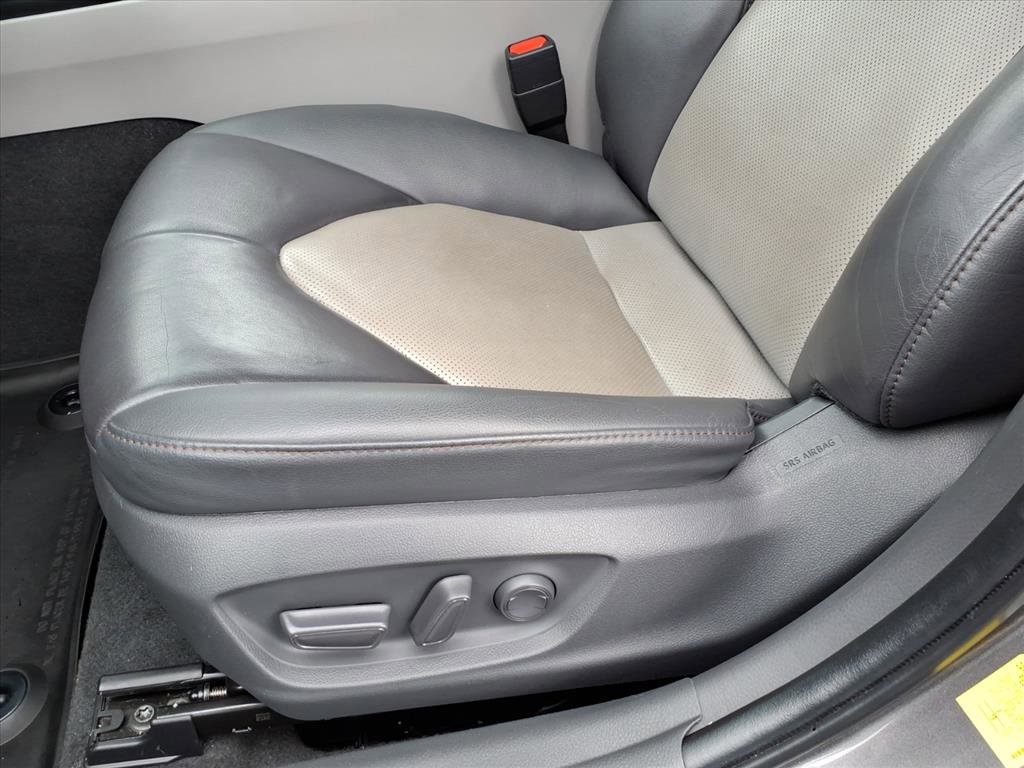 Used 2020 Toyota Camry XLE w/ Navigation Package image 16