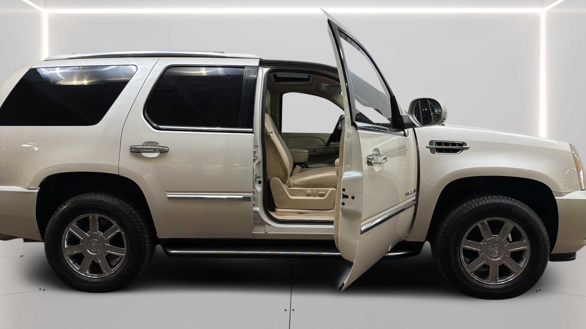 Used 2007 Cadillac Escalade AWD w/ Climate Package image 21