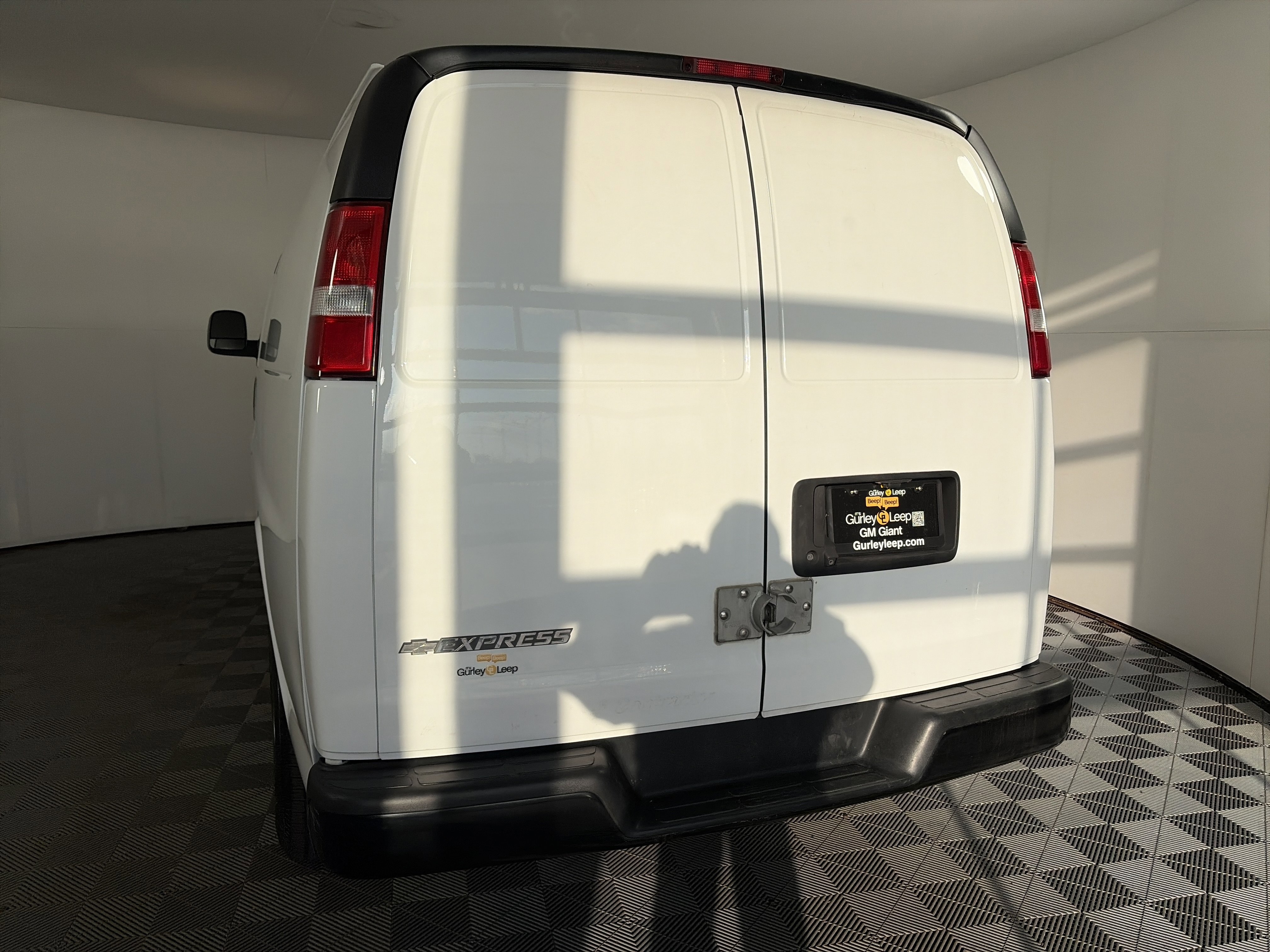 Used 2021 Chevrolet Express 2500 w/ Driver Convenience Package image 4