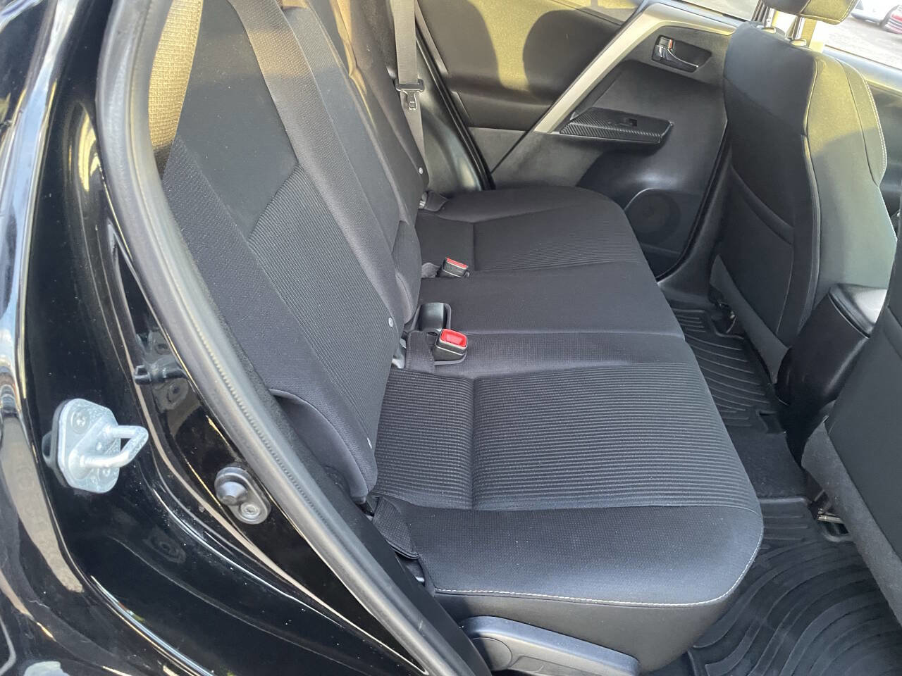 Used 2015 Toyota RAV4 XLE image 18