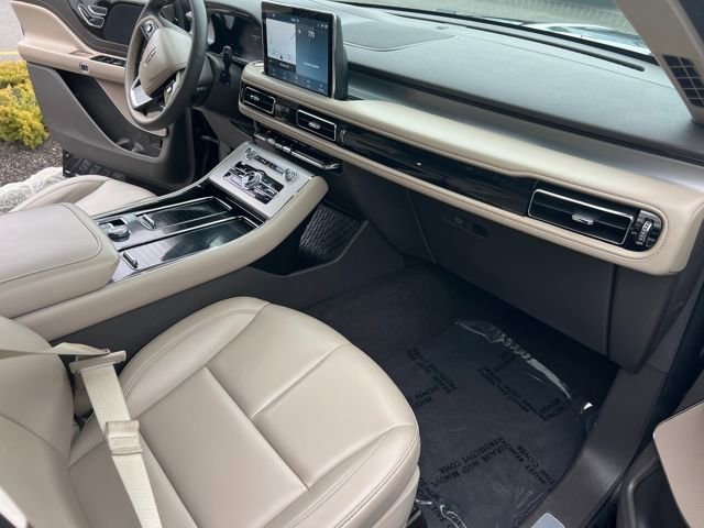 Used 2023 Lincoln Aviator AWD w/ Premium Package image 21