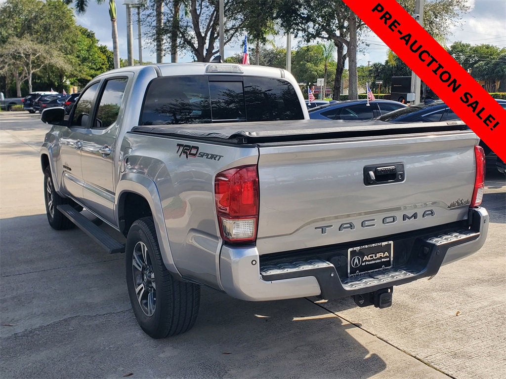 Used 2017 Toyota Tacoma TRD Sport image 5