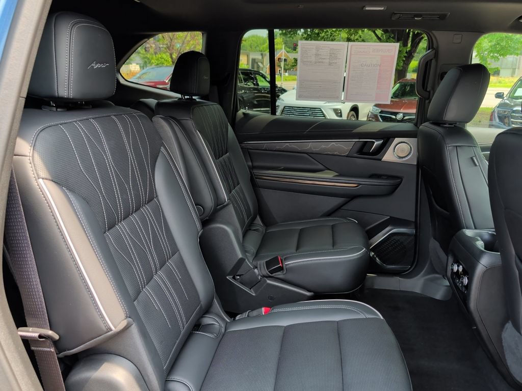 Used 2025 Buick Enclave Avenir w/ Super Cruise Package AWD/4WD image 35