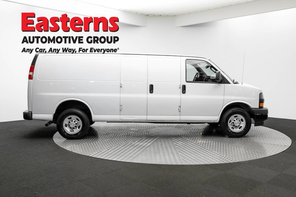 Used 2019 Chevrolet Express 2500 Extended RWD image 4