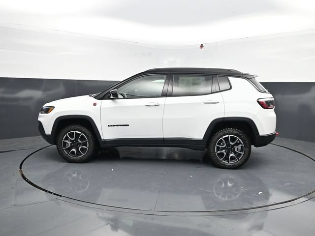 New 2026 Jeep Compass Trailhawk w/ Sun, Sound & Navigation Group AWD/4WD image 5