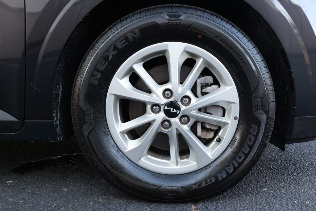 Used 2024 Kia Carnival LX FWD image 35