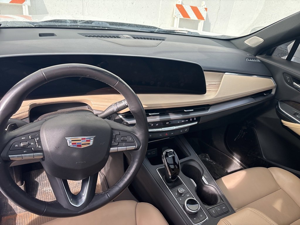 Used 2024 Cadillac XT4 Premium Luxury image 8