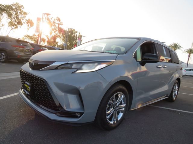Certified 2023 Toyota Sienna XSE w/ XSE Plus Package image 3