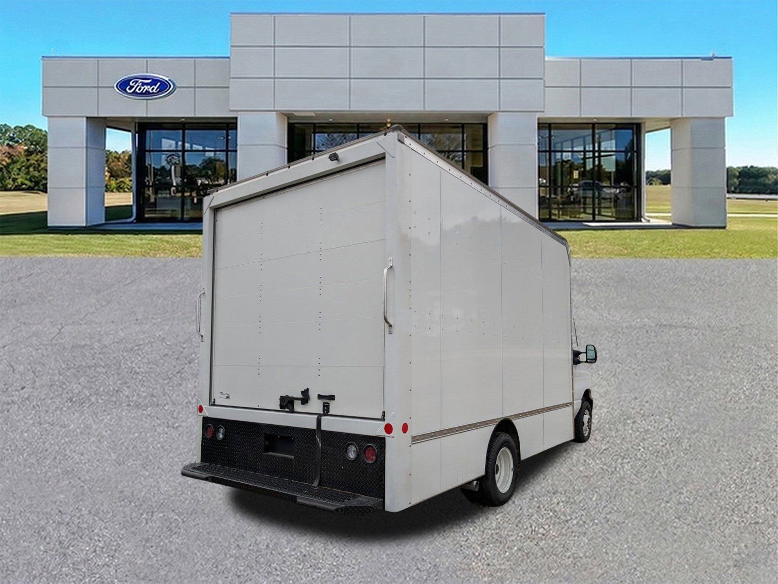 Certified 2024 Ford E-450 and Econoline 450 Super Duty w/ Driver's Safety Package image 3