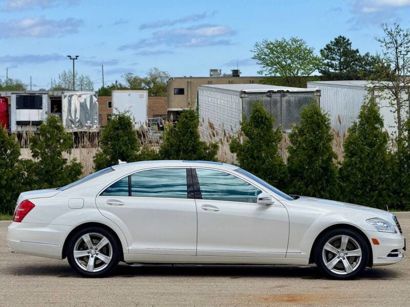 Used 2011 Mercedes-Benz S 550 4MATIC image 4