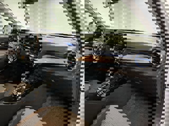 Used 2025 Chevrolet Trax LT w/ LT Convenience Package image 27