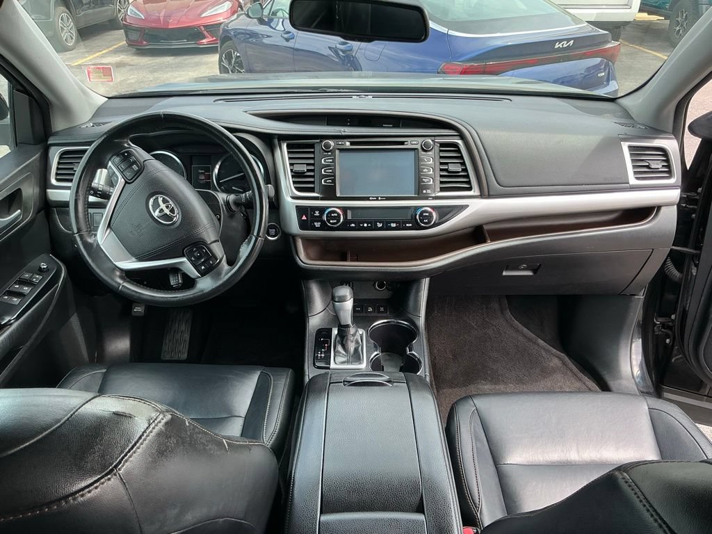 Used 2014 Toyota Highlander XLE AWD/4WD image 17